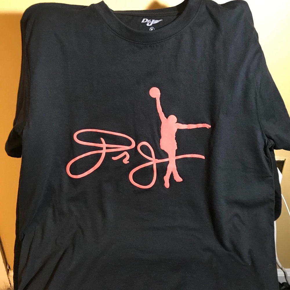 Dr J Dunking Signature Tee Black/Red Men’s XL